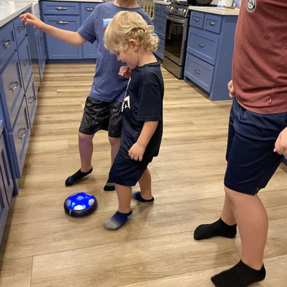 LED Işıklı Uçan Futbol Topu ile Sınırsız Eğlence!